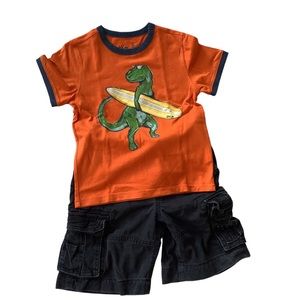 Gap 2 piece short sleeve tee and cargo shorts set. Size 5,6.